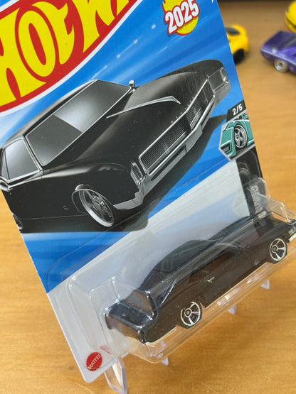 Hot Wheels Mainline / '66 Buick Riviera / 2025 HW Modified 2/5