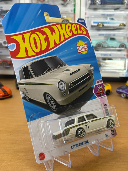 Hot Wheels Mainline / Lotus Cortina / 2025 Compact Kings 10/10