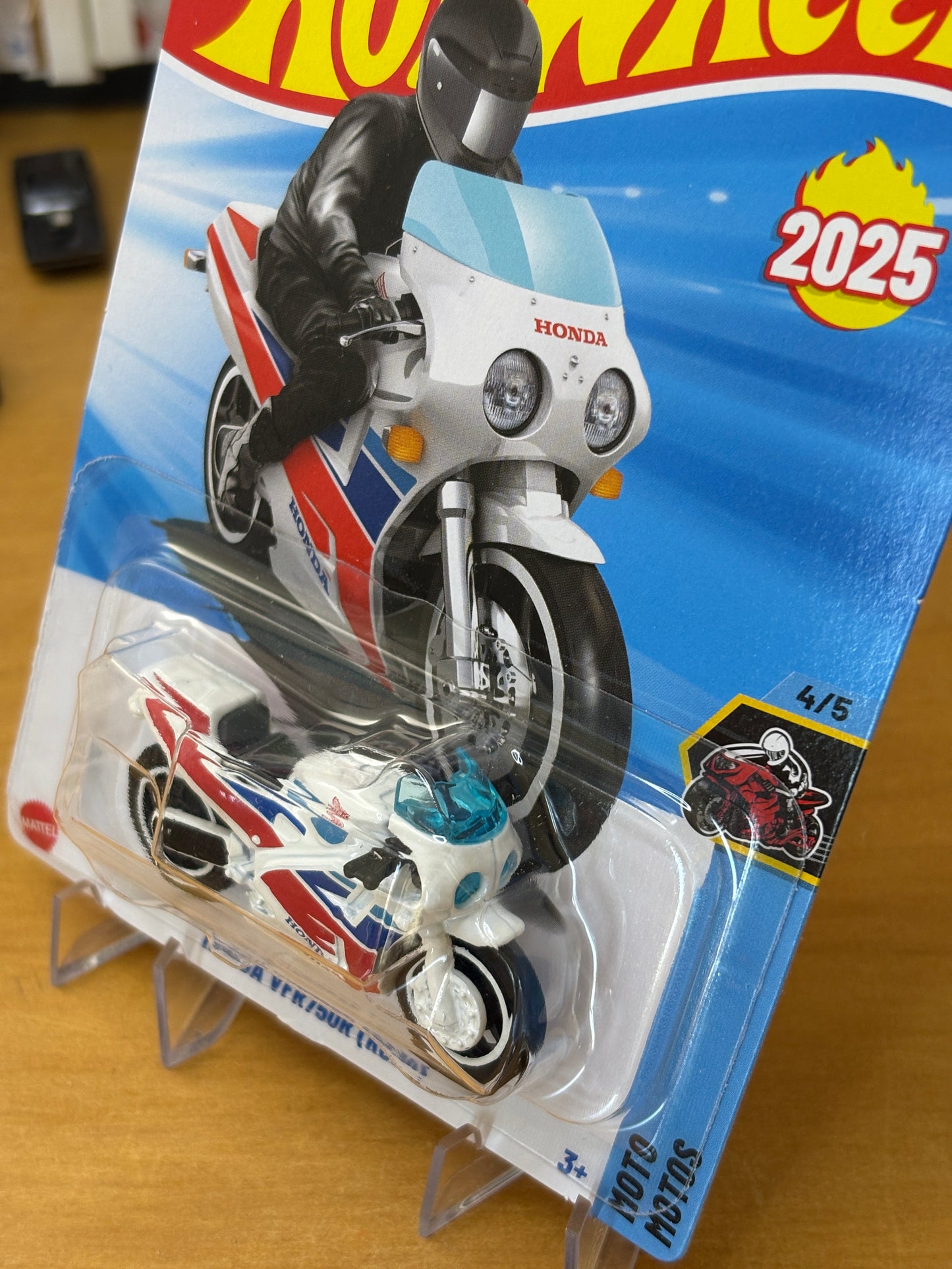 Hot Wheels Mainline / Honda VFR750R (RC30) / 2025 Moto 4/5
