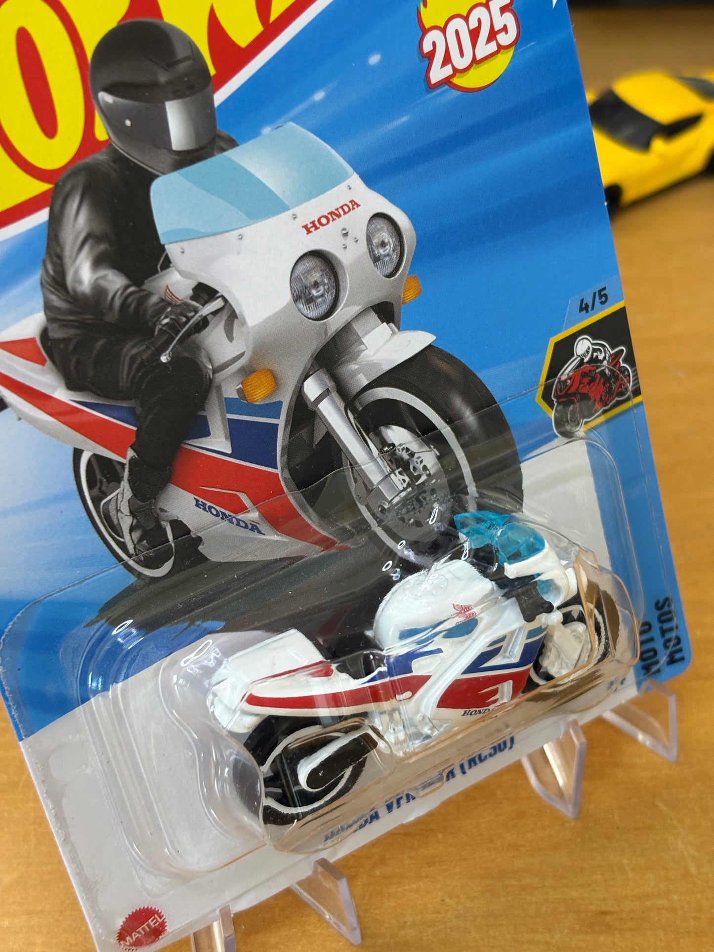 Hot Wheels Mainline / Honda VFR750R (RC30) / 2025 Moto 4/5