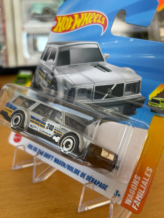 Hot Wheels Mainline / Volvo 240 Drift Wagon / 2025 Wagons 3/5 Short Card