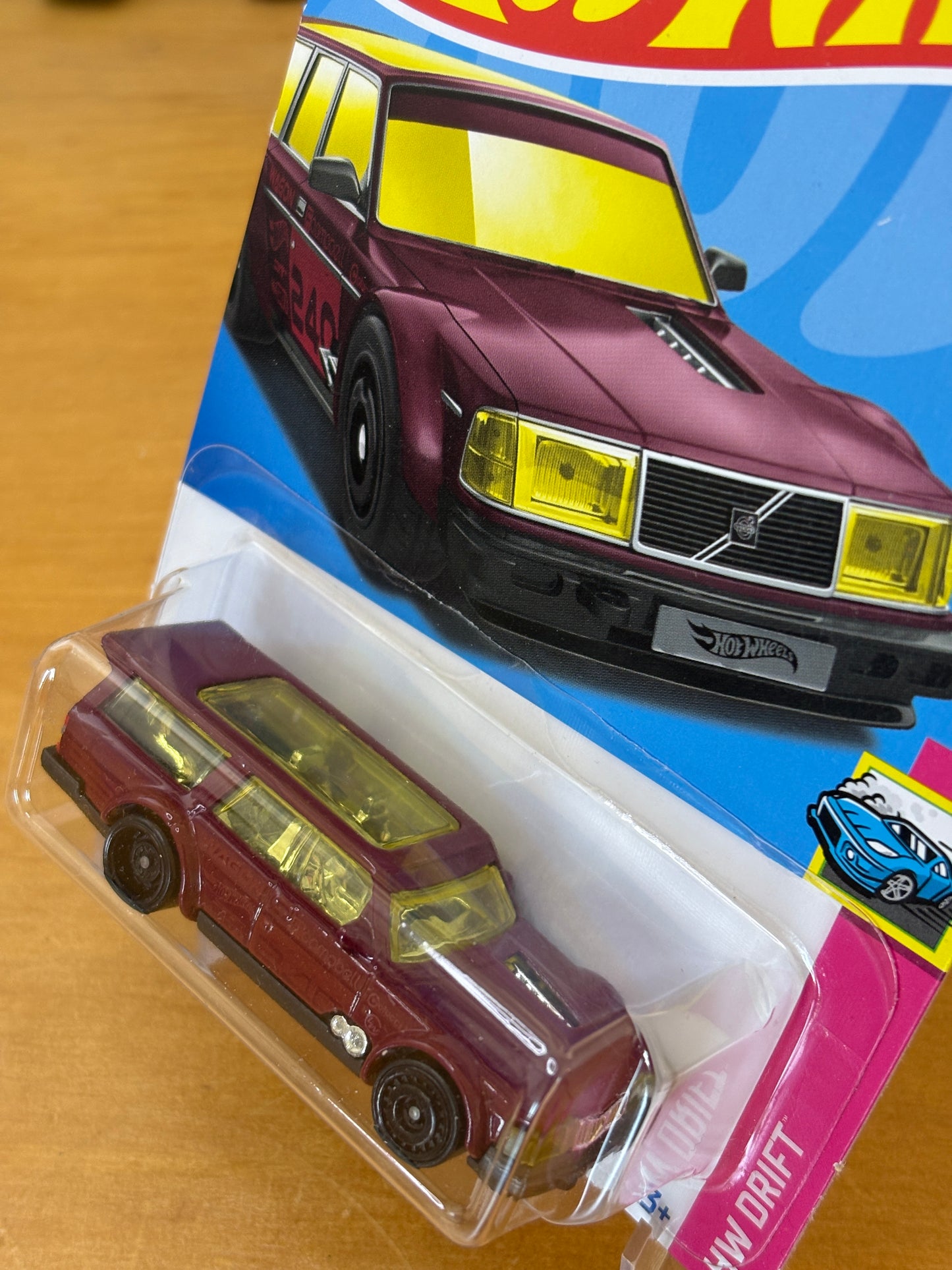 Hot Wheels Mainline / Volvo 240 Drift Wagon / 2020 HW Drift 4/5