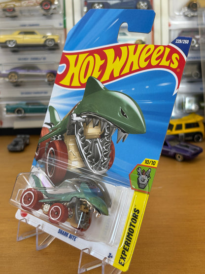 Hot Wheels Mainline Treasure Hunt / Shark Bite / 2025 Experimotors 10/10