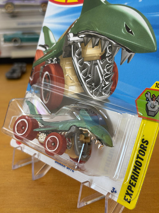 Hot Wheels Mainline Treasure Hunt / Shark Bite / 2025 Experimotors 10/10