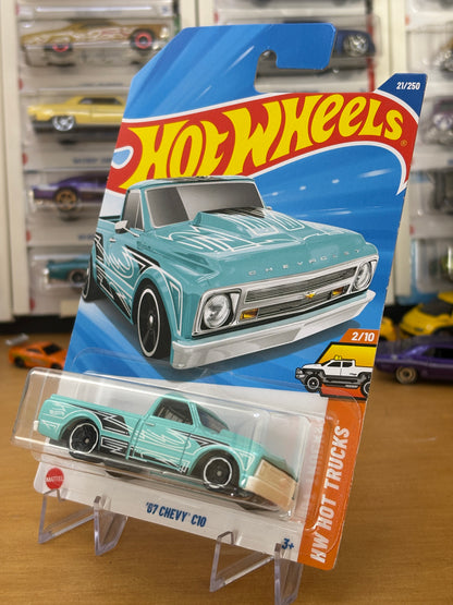 Hot Wheels Mainline / '67 Chevy C10 / 2025 HW Hot Trucks 2/10 (BLUE)