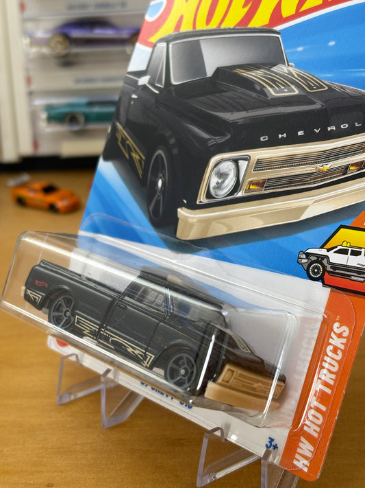 Hot Wheels Mainline / '67 Chevy C10 / 2025 HW Hot Trucks 2/10 (BLACK)