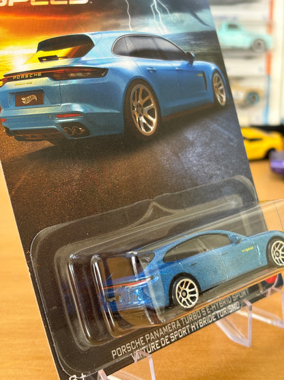 Hot Wheels Silver Series / Porsche Panamera Turbo S E-Hybrid Sport / 2025 Hybrid Speed 4/5