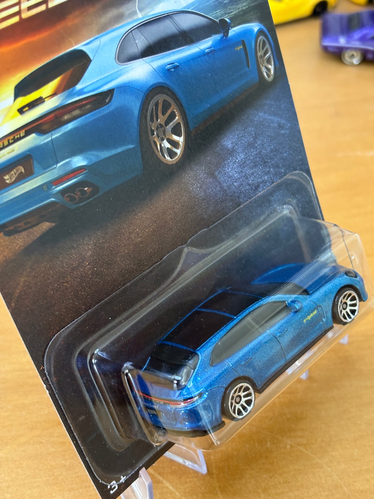 Hot Wheels Silver Series / Porsche Panamera Turbo S E-Hybrid Sport / 2025 Hybrid Speed 4/5