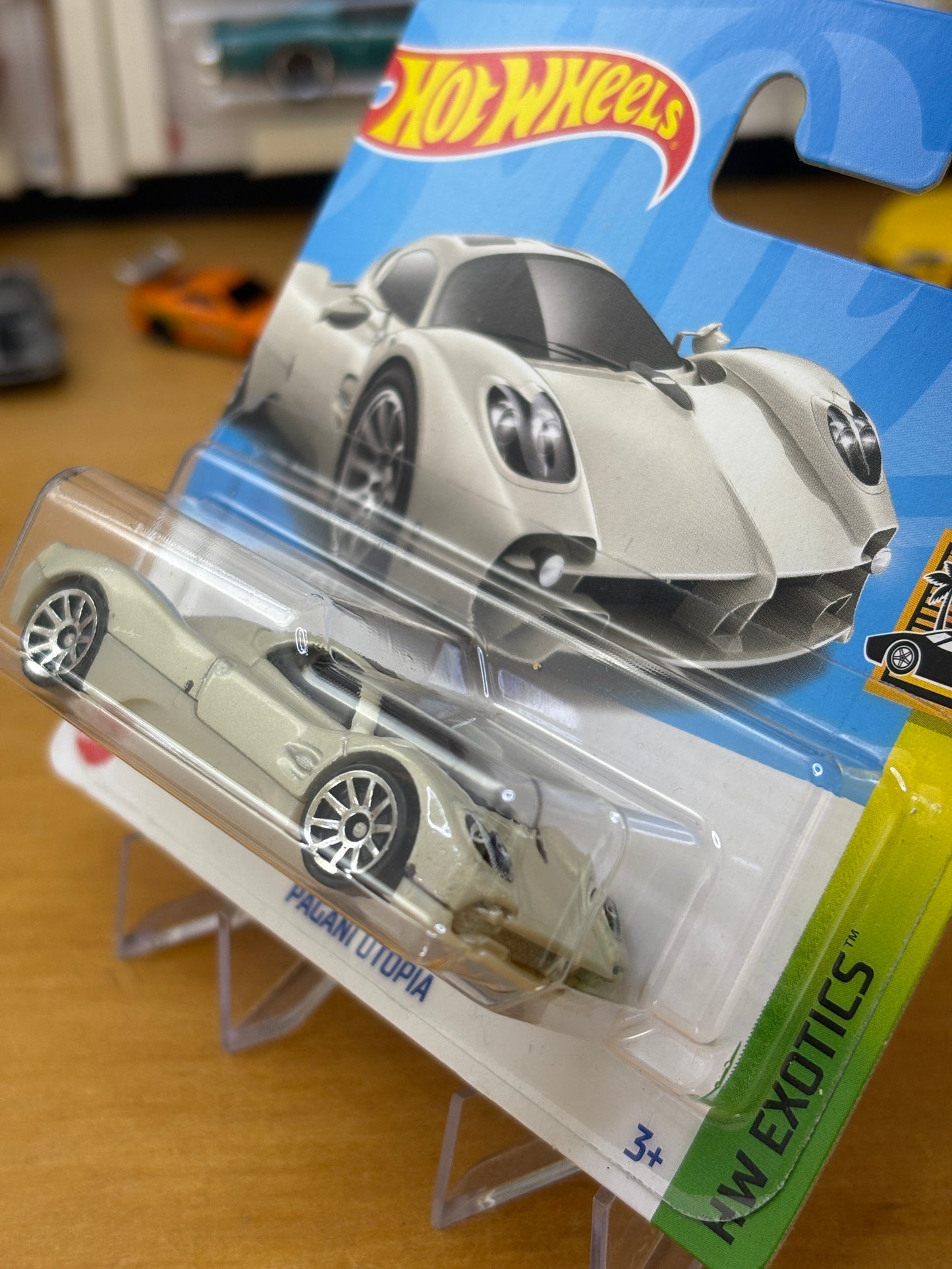 Hot Wheels Mainline / Pagani Utopia / 2024 Exotics 5/10 Short Card