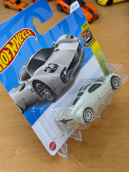 Hot Wheels Mainline / Pagani Utopia / 2024 Exotics 5/10 Short Card
