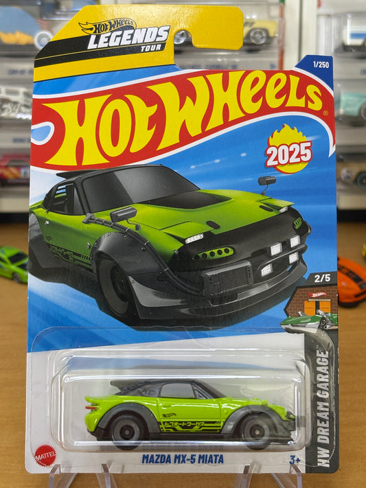 Hot Wheels Mainline / Mazda MX-5 Miata / 2025 HW Dream Garage 2/5