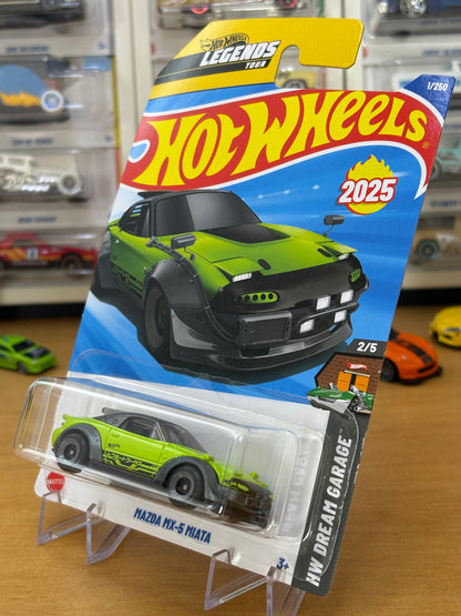 Hot Wheels Mainline / Mazda MX-5 Miata / 2025 HW Dream Garage 2/5
