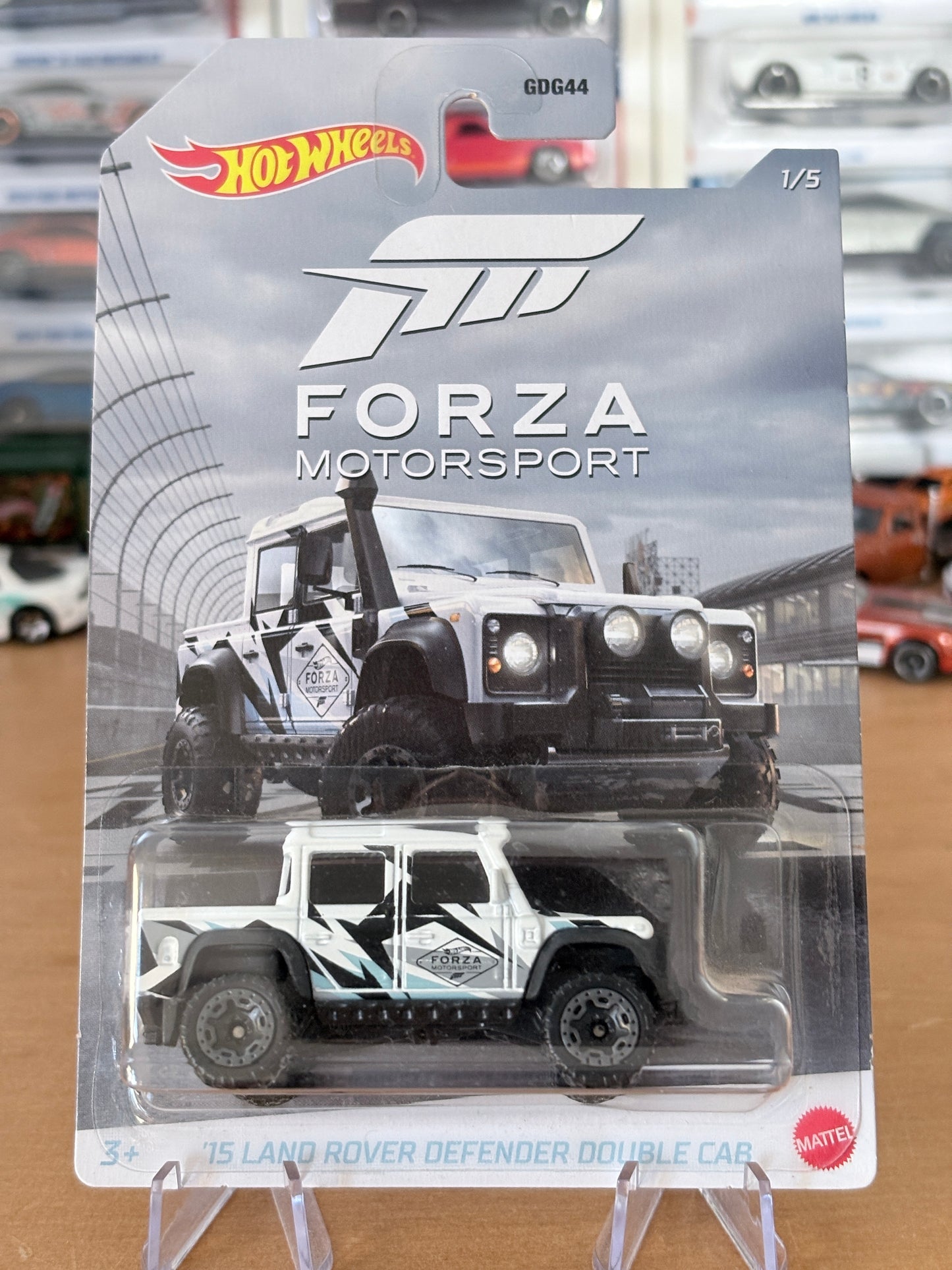 Hot Wheels '15 Land Rover Defender Double Cab 1/5 Forza Silver Series Diecast