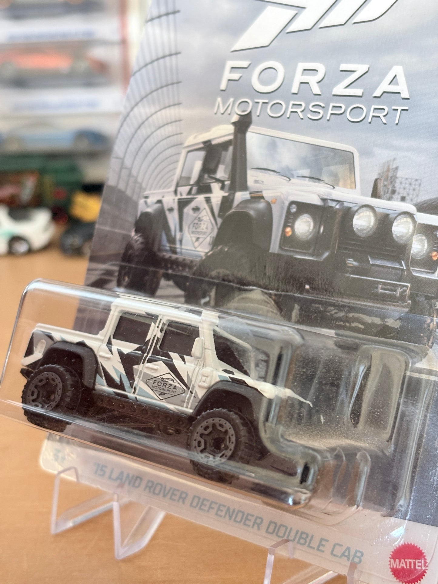 Hot Wheels '15 Land Rover Defender Double Cab 1/5 Forza Silver Series Diecast