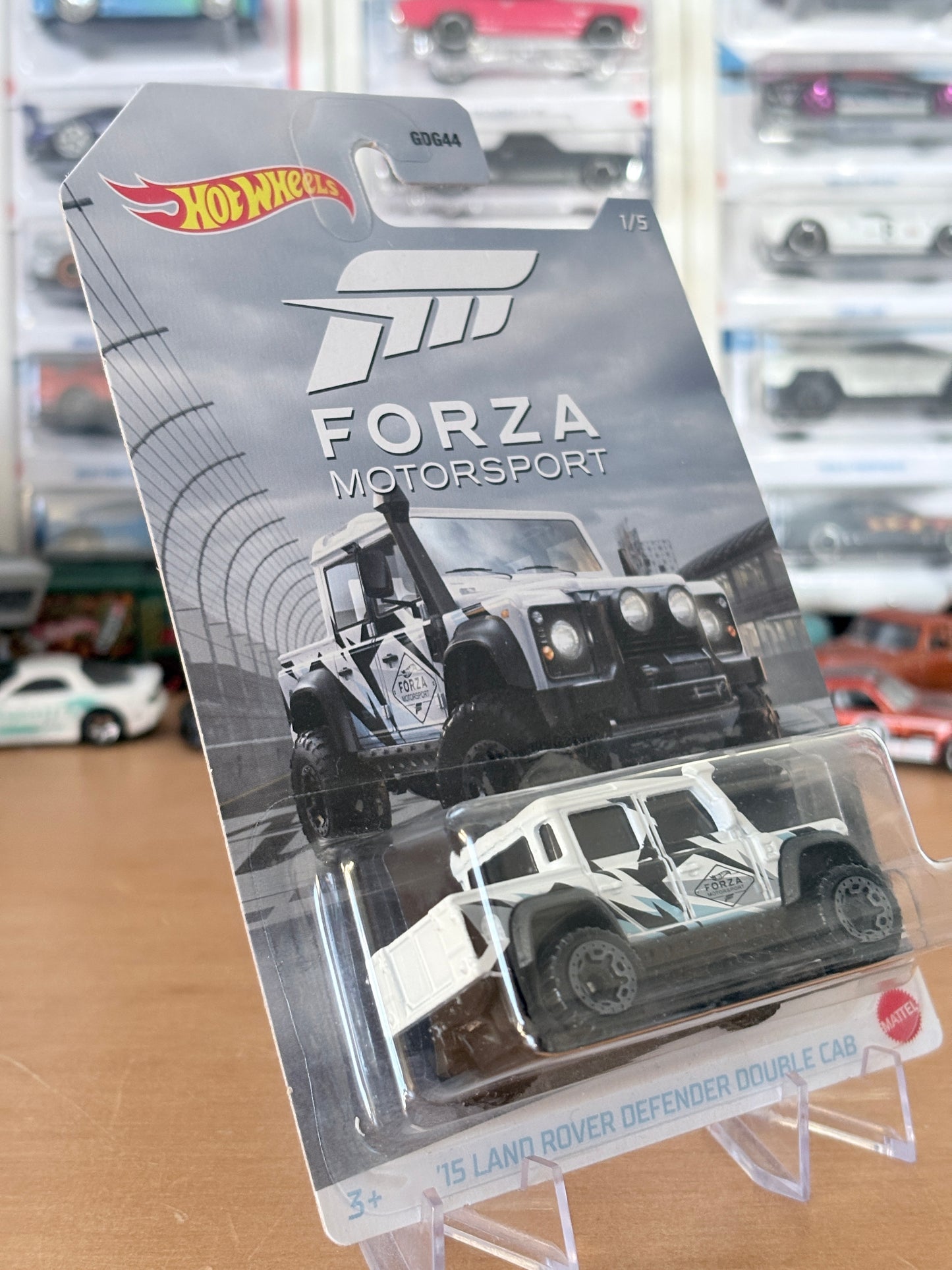 Hot Wheels '15 Land Rover Defender Double Cab 1/5 Forza Silver Series Diecast