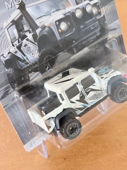 Hot Wheels '15 Land Rover Defender Double Cab 1/5 Forza Silver Series Diecast