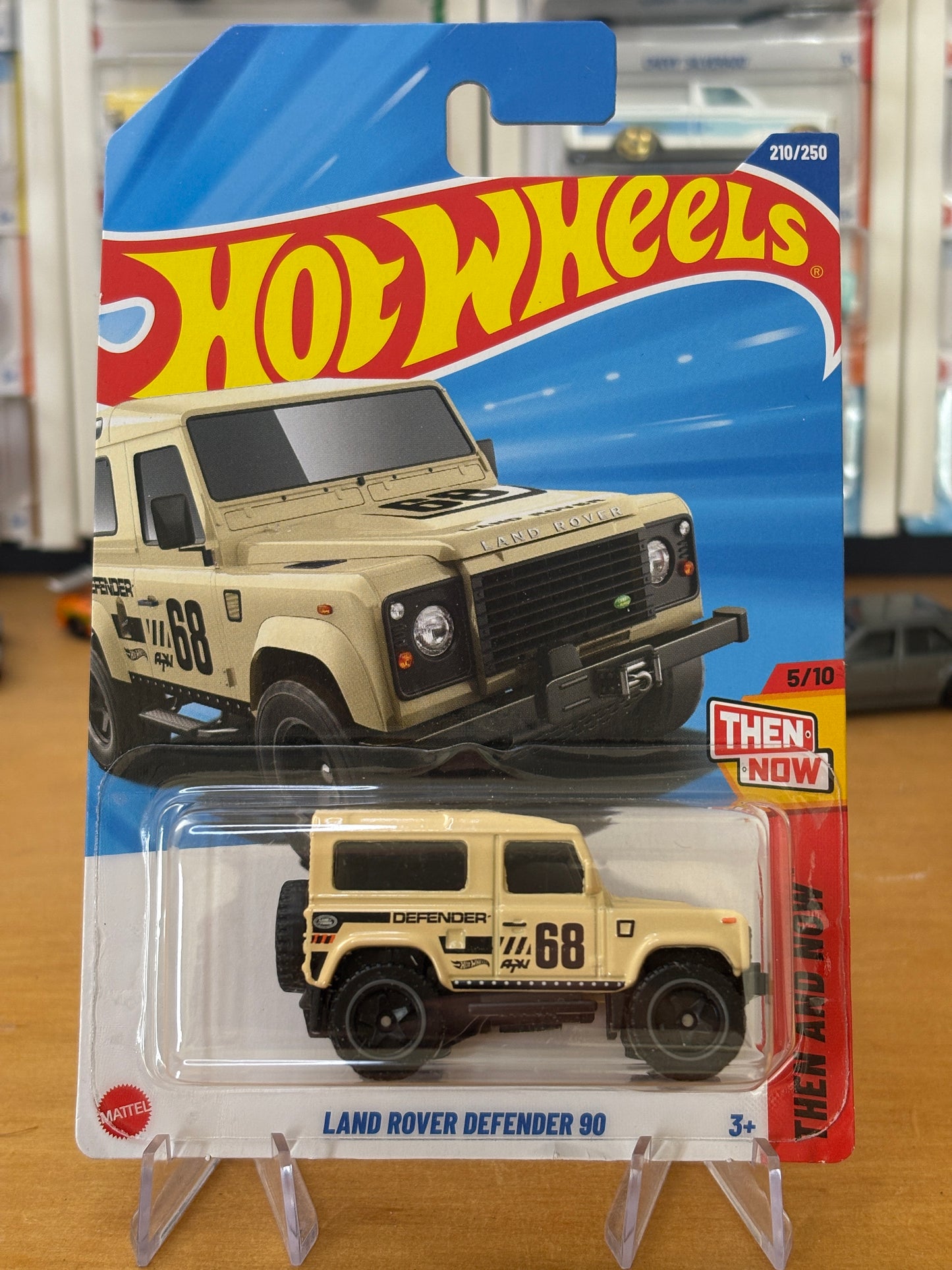 Hot Wheels Mainline / Land Rover Defender 90 / 2025 Then and Now 5/10