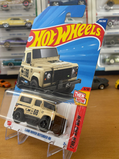 Hot Wheels Mainline / Land Rover Defender 90 / 2025 Then and Now 5/10
