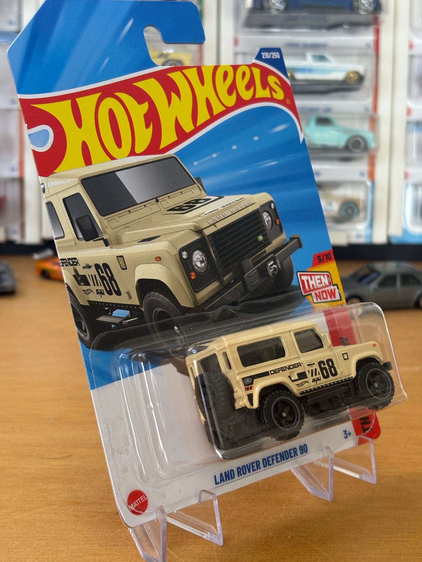 Hot Wheels Mainline / Land Rover Defender 90 / 2025 Then and Now 5/10
