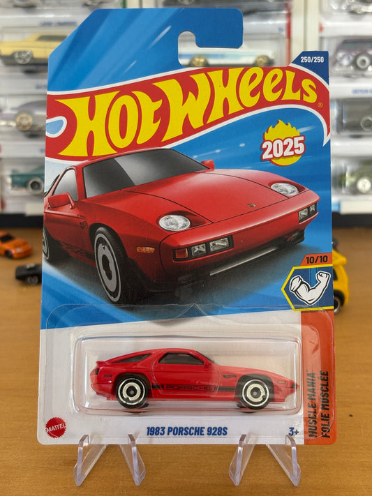 Hot Wheels Mainline / 1983 Porsche 928s/ 2025 Muscle Mania 10/10