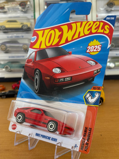 Hot Wheels Mainline / 1983 Porsche 928s/ 2025 Muscle Mania 10/10