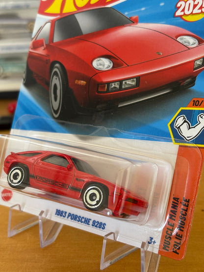 Hot Wheels Mainline / 1983 Porsche 928s/ 2025 Muscle Mania 10/10