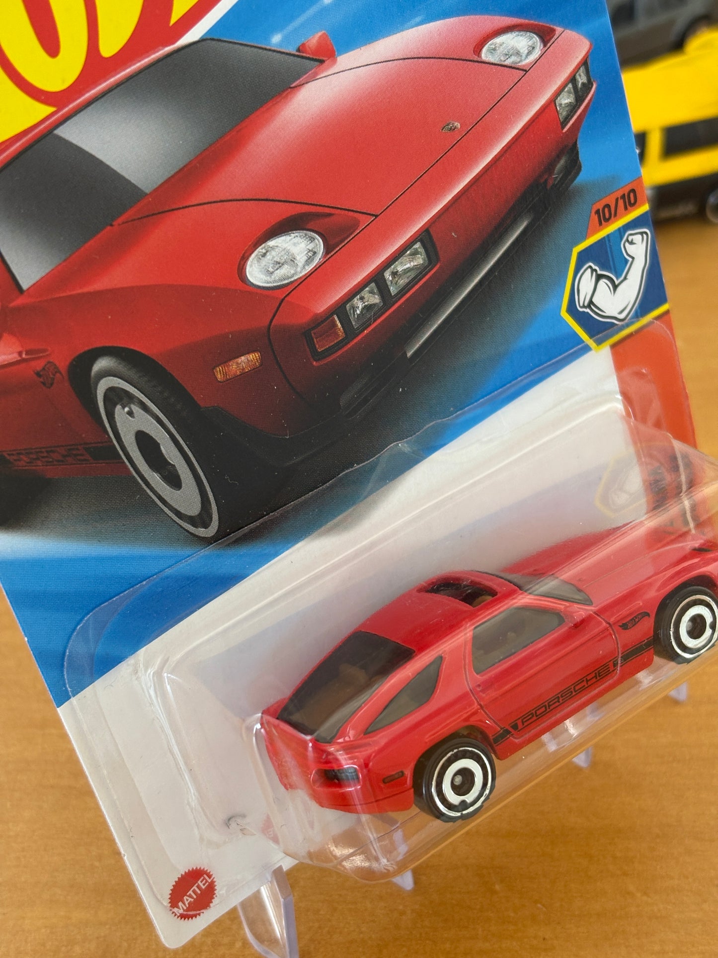 Hot Wheels Mainline / 1983 Porsche 928s/ 2025 Muscle Mania 10/10