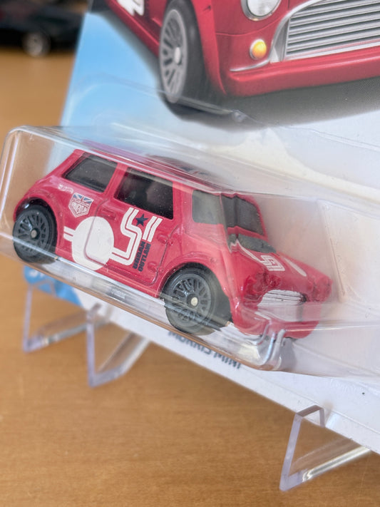 Hot Wheels Morris Mini | 2018 Nightburnerz 8/10 Mainline