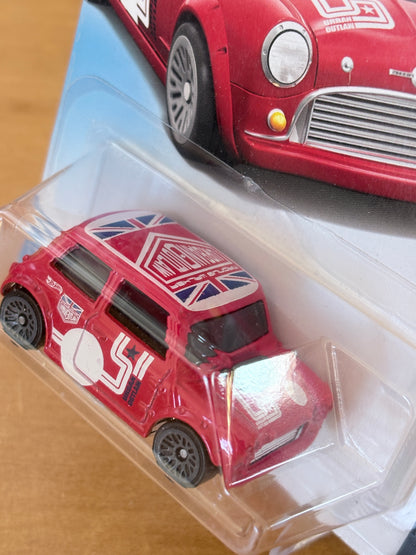 Hot Wheels Morris Mini | 2018 Nightburnerz 8/10 Mainline