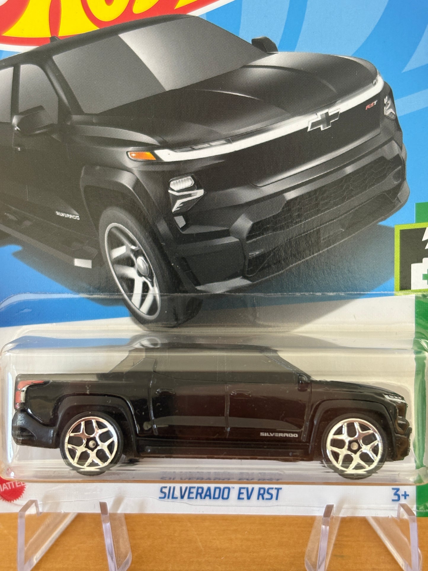 Hot Wheels Mainline / Silverado EV RST / 2024 HW Green Speed 8/10