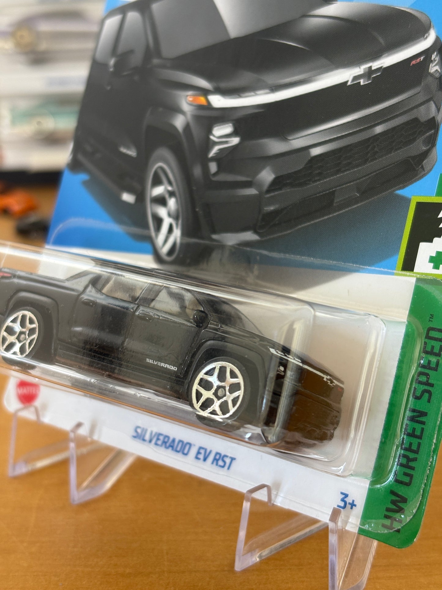 Hot Wheels Mainline / Silverado EV RST / 2024 HW Green Speed 8/10
