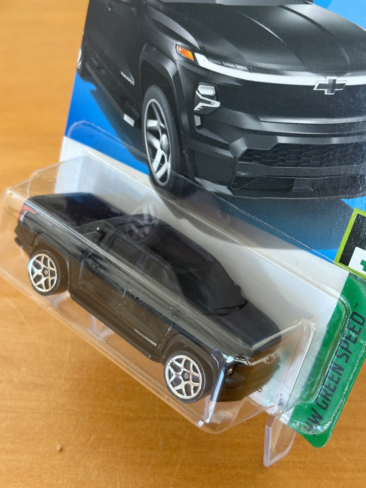 Hot Wheels Mainline / Silverado EV RST / 2024 HW Green Speed 8/10
