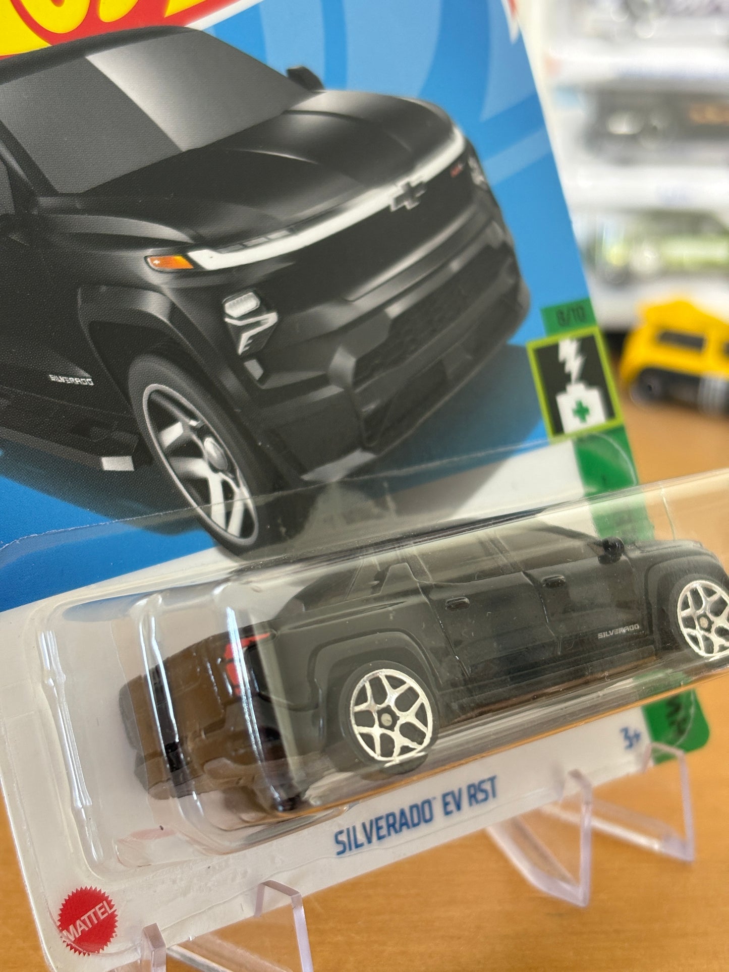 Hot Wheels Mainline / Silverado EV RST / 2024 HW Green Speed 8/10