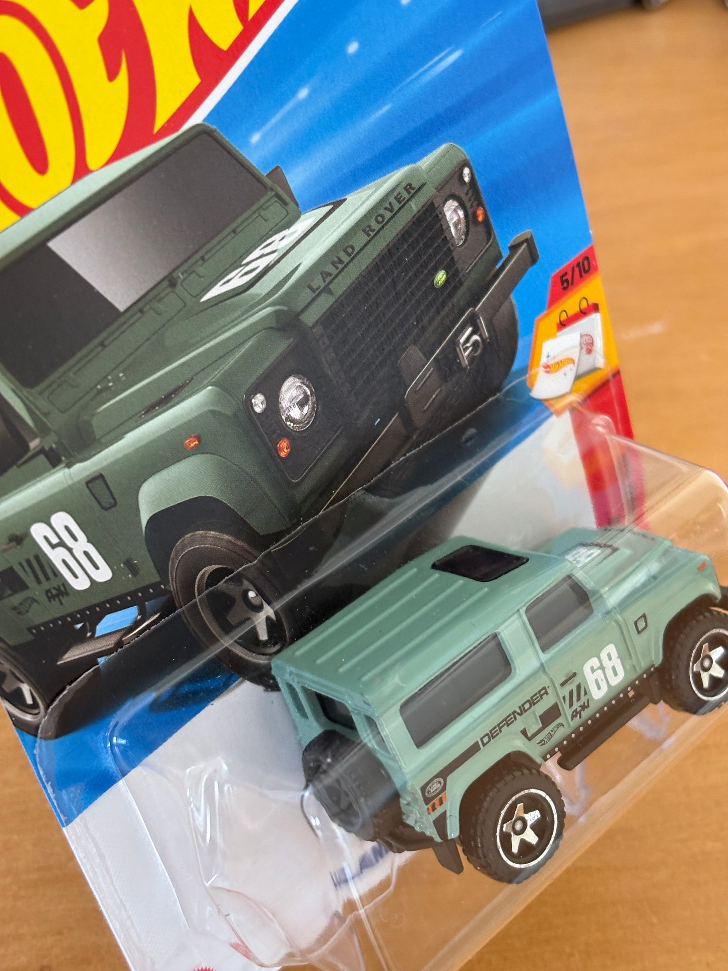 Hot Wheels Mainline / Land Rover Defender 90 / 2025 Then and Now 5/10 GREEN
