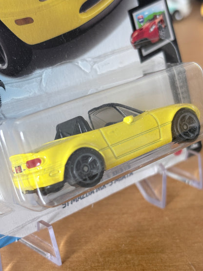 Hot Wheels '91 Mazda MX-5 Miata | 2020 HW Roadsters 1/5