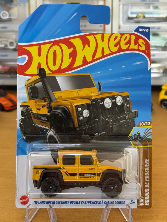 Hot Wheels Mainline / 15' Land Rover Defender Double Cab / 2025 HW Dirt 10/10 YELLOW