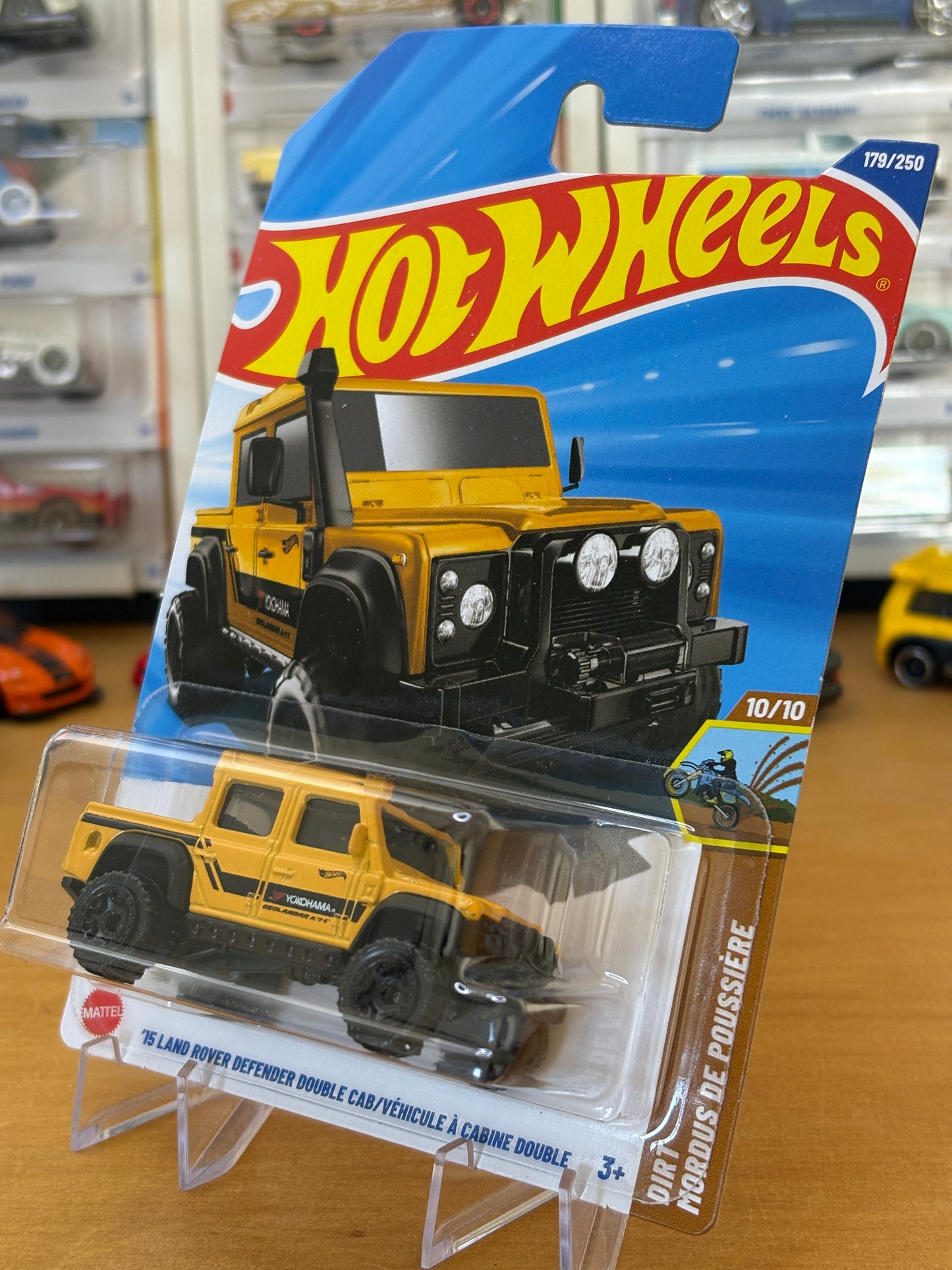Hot Wheels Mainline / 15' Land Rover Defender Double Cab / 2025 HW Dirt 10/10 YELLOW