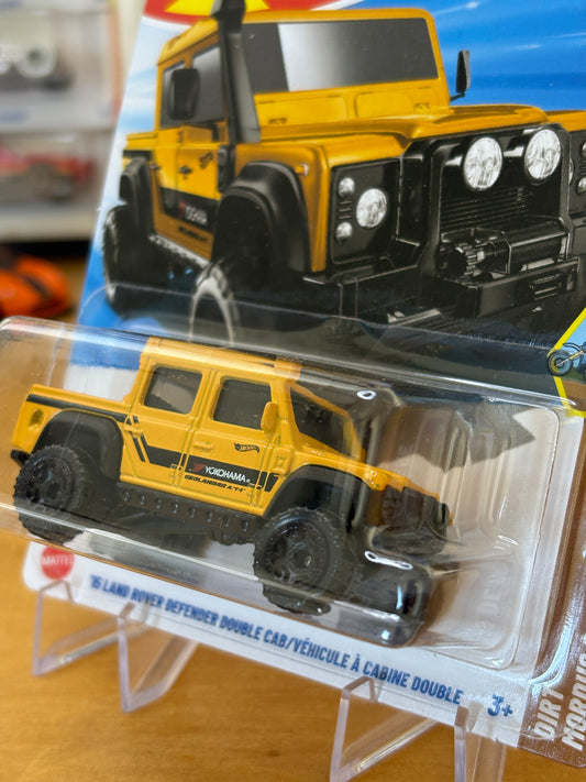 Hot Wheels Mainline / 15' Land Rover Defender Double Cab / 2025 HW Dirt 10/10 YELLOW