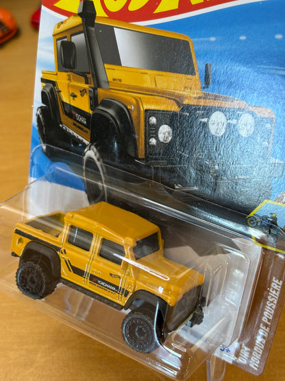 Hot Wheels Mainline / 15' Land Rover Defender Double Cab / 2025 HW Dirt 10/10 YELLOW
