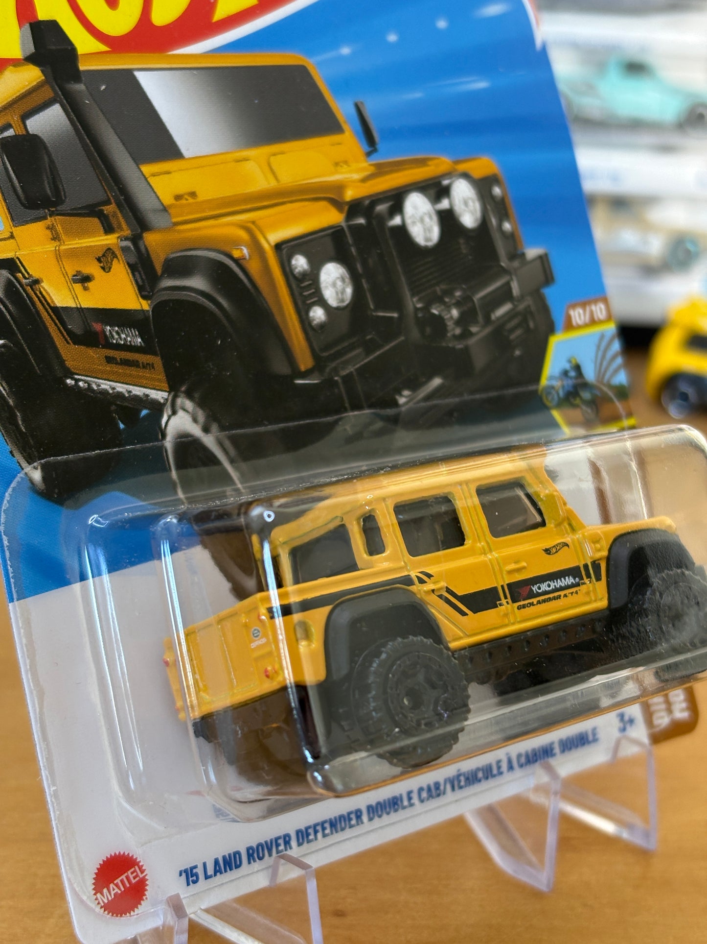 Hot Wheels Mainline / 15' Land Rover Defender Double Cab / 2025 HW Dirt 10/10 YELLOW