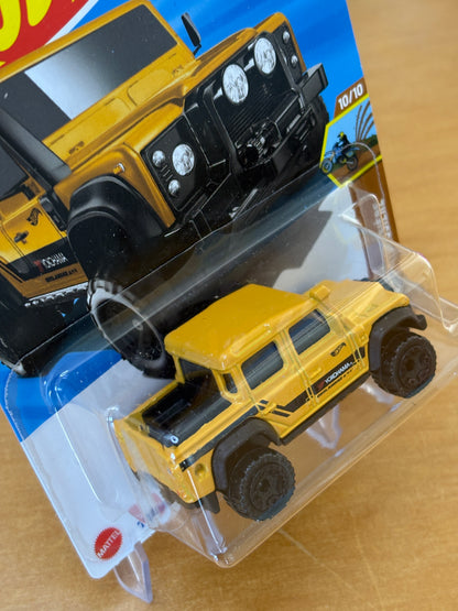 Hot Wheels Mainline / 15' Land Rover Defender Double Cab / 2025 HW Dirt 10/10 YELLOW