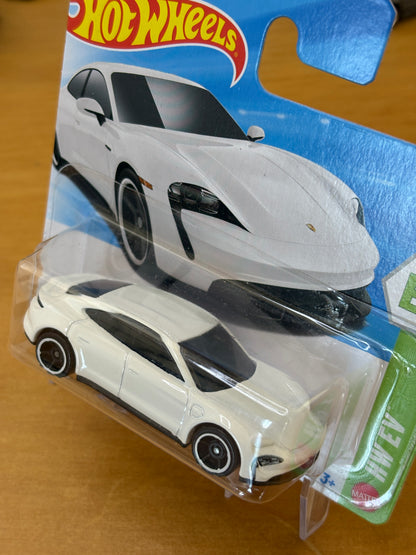 Hot Wheels Mainline / Porsche Taycan Turbo S / 2026 HW EV 3/10 Short Card